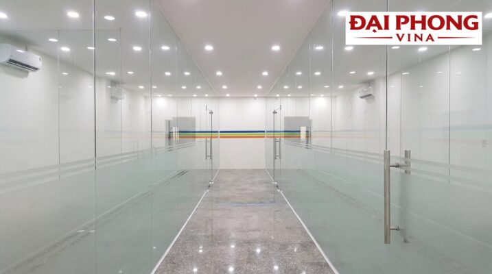 thi công và lắp đặt cách ngăn kính cường lực bản lề sàn KCN Thạch Thất - Quốc Oai