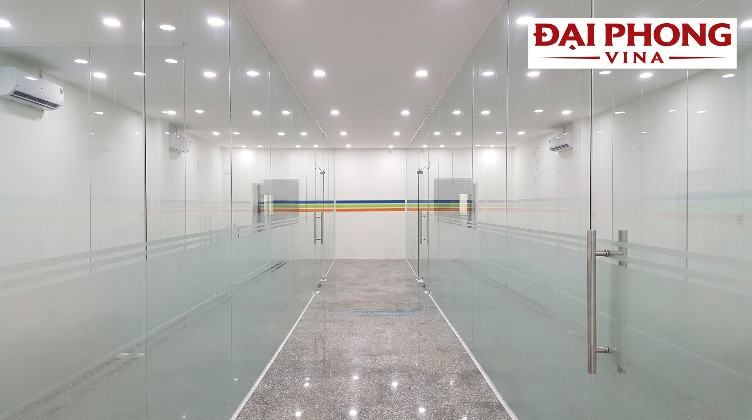 thi công và lắp đặt cách ngăn kính cường lực bản lề sàn KCN Thạch Thất - Quốc Oai 