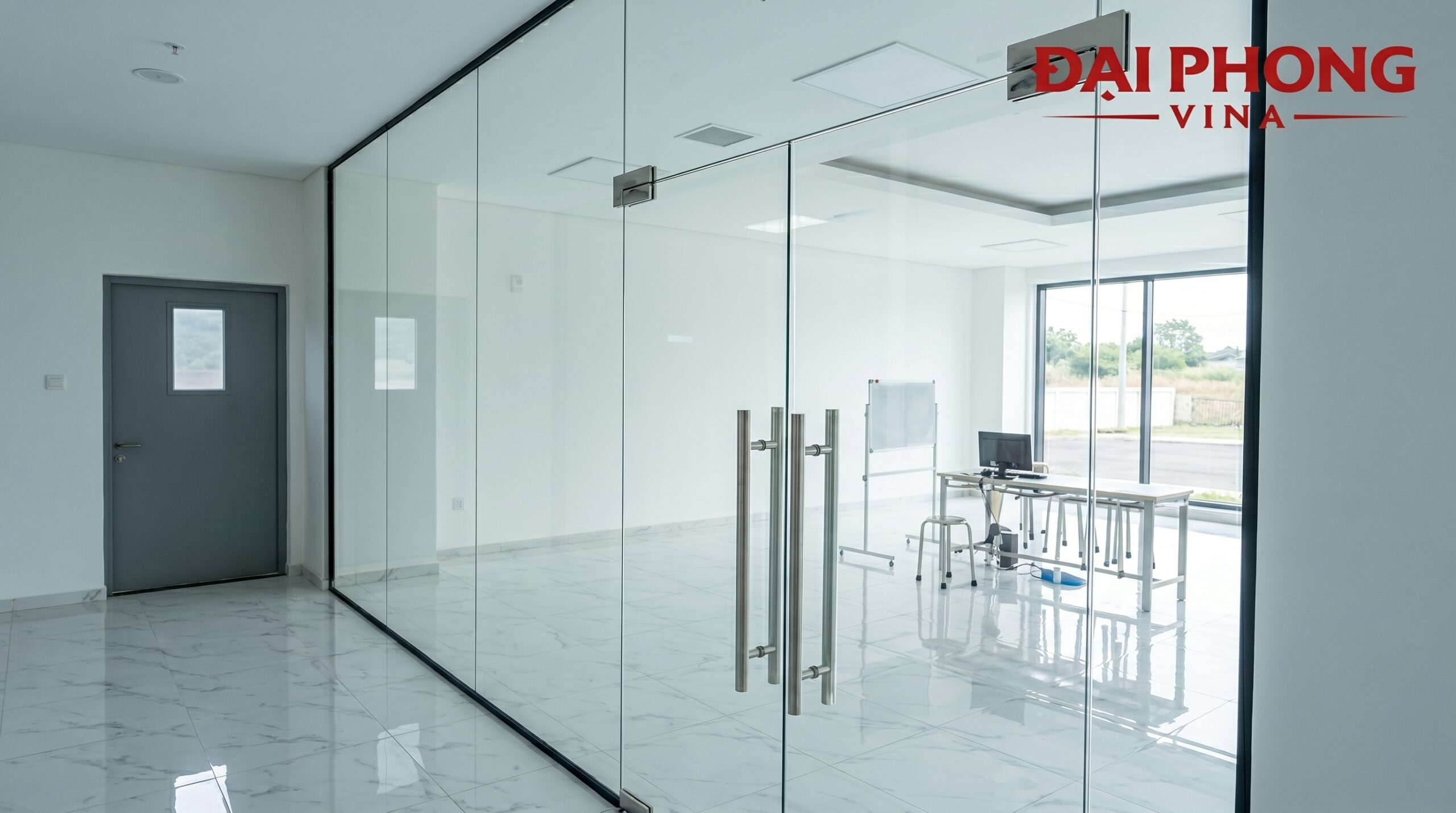 thi công và lắp đặt vách ngăn kính cường lực bản lề sàn Khu công nghệ cao Hòa Lạc