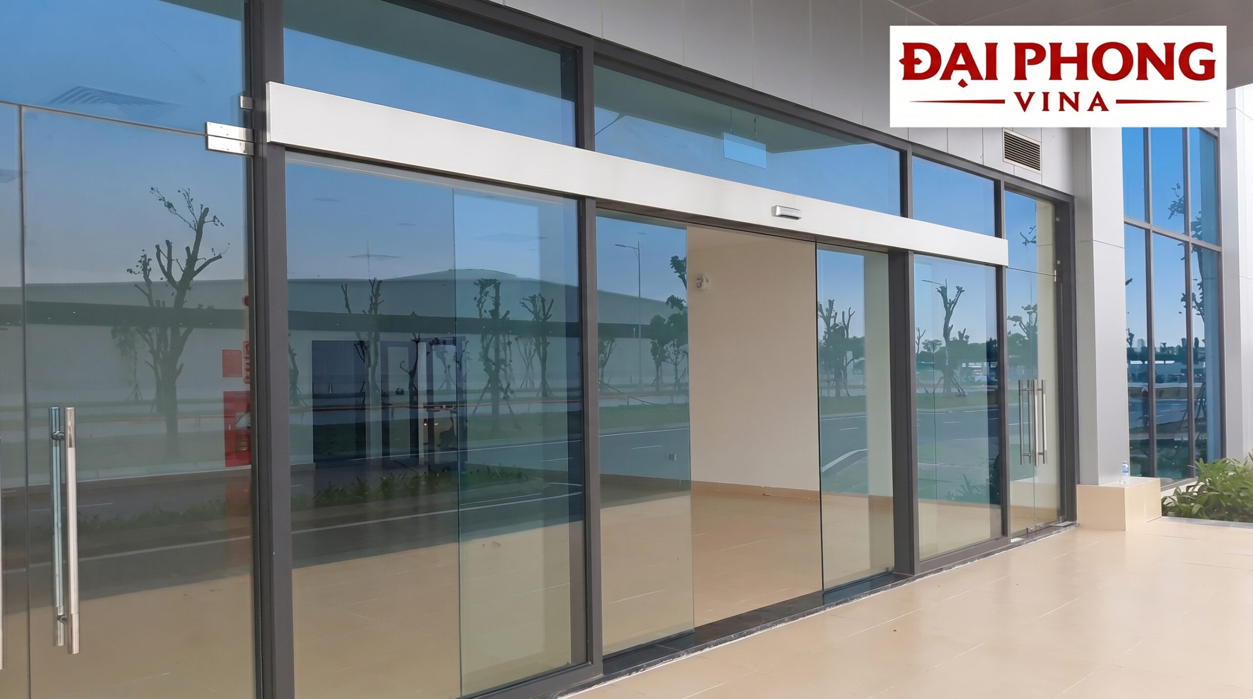  thi công và lắp đặt cửa kính tự động Hàn Quốc KCN Tiến Thắng