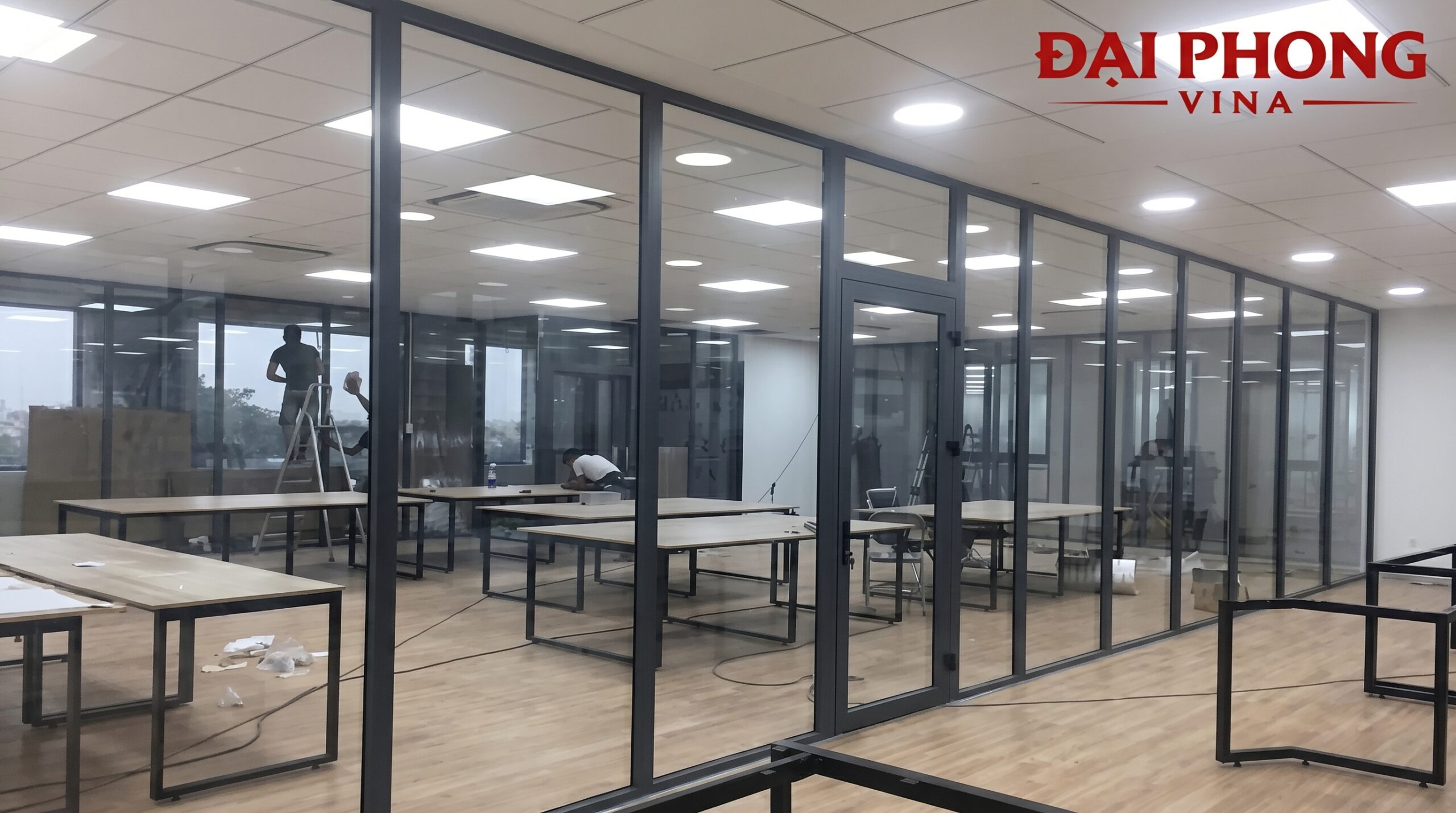 thi công và lắp đặt hệ thống cửa nhóm kính văn phòng KCN Ba Vì