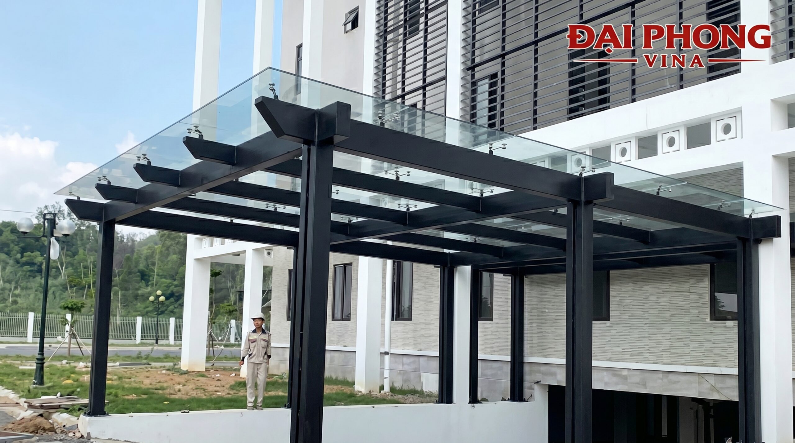Ưu điểm thực tế của mái kính cường lực