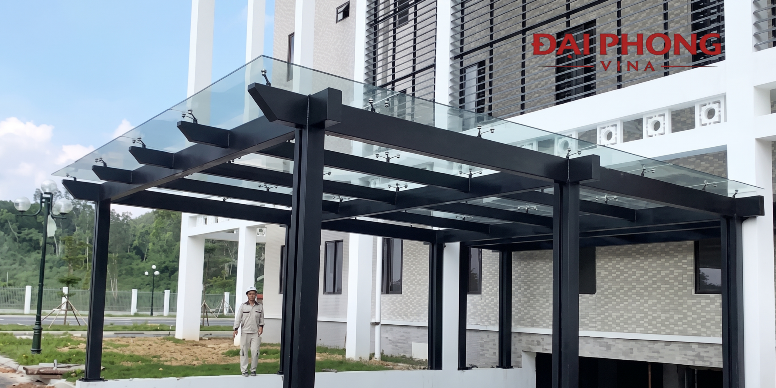 Mái sảnh kính cường lực là gì?