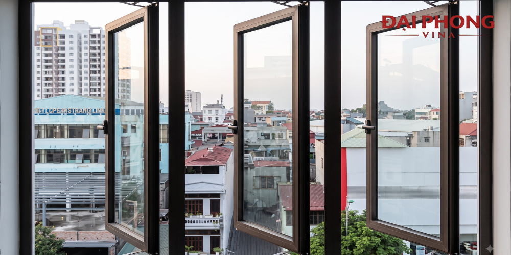 Cửa sổ mở quay 3 cánh